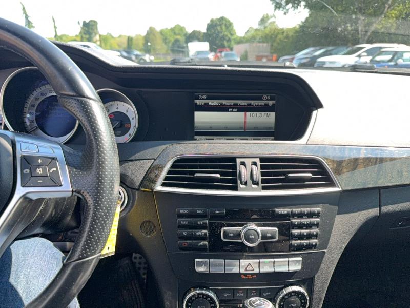 2014 Mercedes-benz C-klasse VIN WDDGF8AB2EG223222 COPART salvage auction — HAIL, ON - PERMIT NO BRAND - UNFIT (P), sold $4,200 on 2026-08-18 (photo 9)