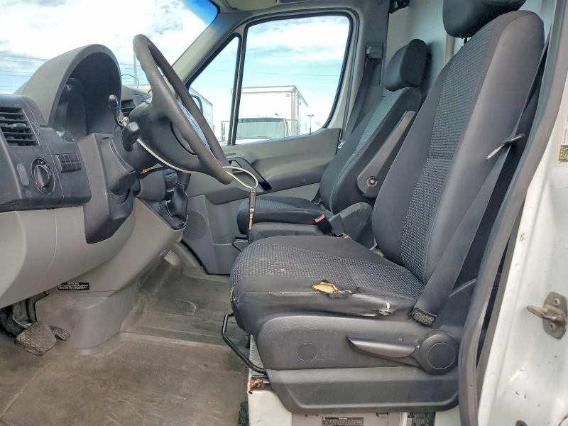 2011 Frht - freightliner M2 VIN WDYPE8CC0B5541550 COPART salvage auction — MINOR DENT/SCRATCHES, UT - CERTIFICATE OF TITLE, sold $600 on 2026-09-14 (photo 7)