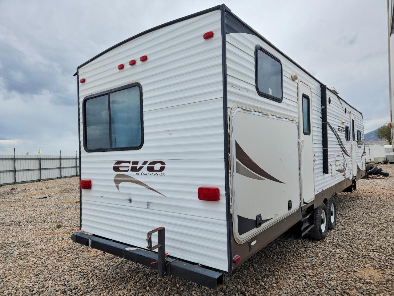 2014 Forest river Evo 2700 VIN 4X4TSJJ2XEC012069 COPART salvage auction — Vandalism, Ct - Clean Title, sold $1,350 on 2026-09-18 (photo 4)