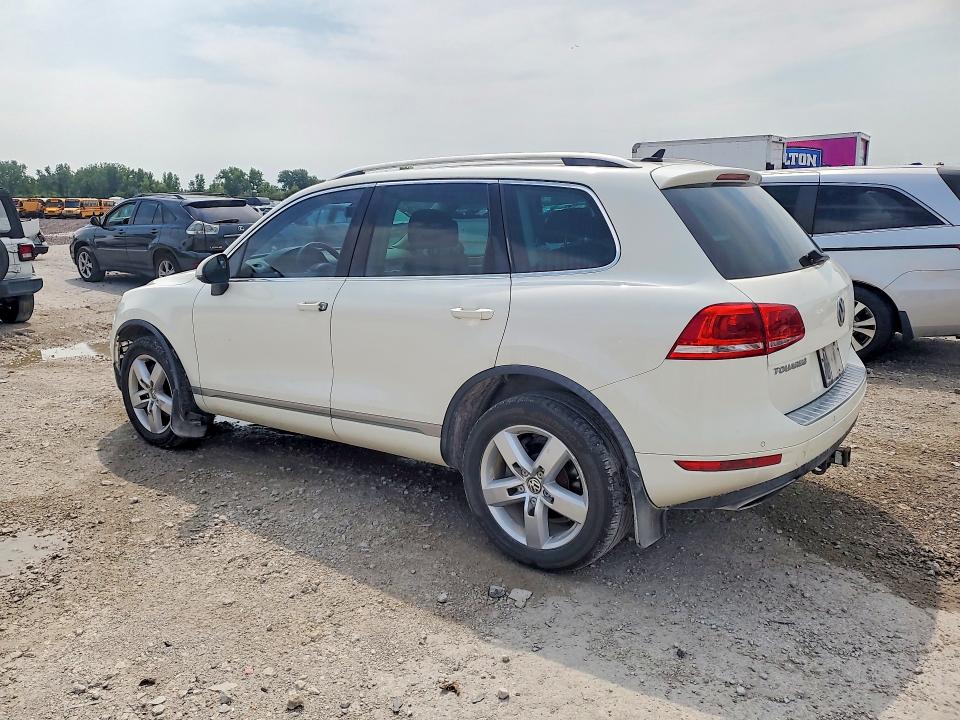 2012 Volkswagen Touareg VIN WVGFF9BP3CD003135 COPART salvage auction — FRONT END, Ks - Dealer Only Clean Title, sold $500 on 2026-08-13 (photo 2)