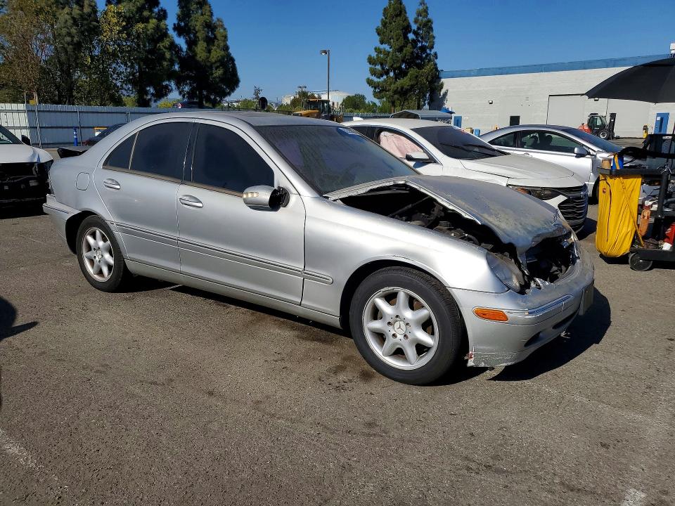 2004 Mercedes-benz C class VIN WDBRF61J04A622838 COPART salvage auction — REAR END, CA - SALVAGE CERTIFICATE, sold $375 on 2026-08-13 (photo 4)