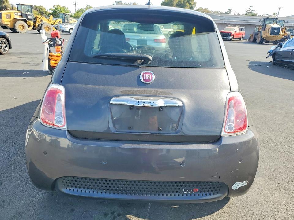 2015 Fiat 500 VIN 3C3CFFGE2FT642316 COPART salvage auction — MINOR DENT/SCRATCHES, Ca - Dis/Dlr/Exp Only Clean Title, sold $2,500 on 2026-09-21 (photo 6)