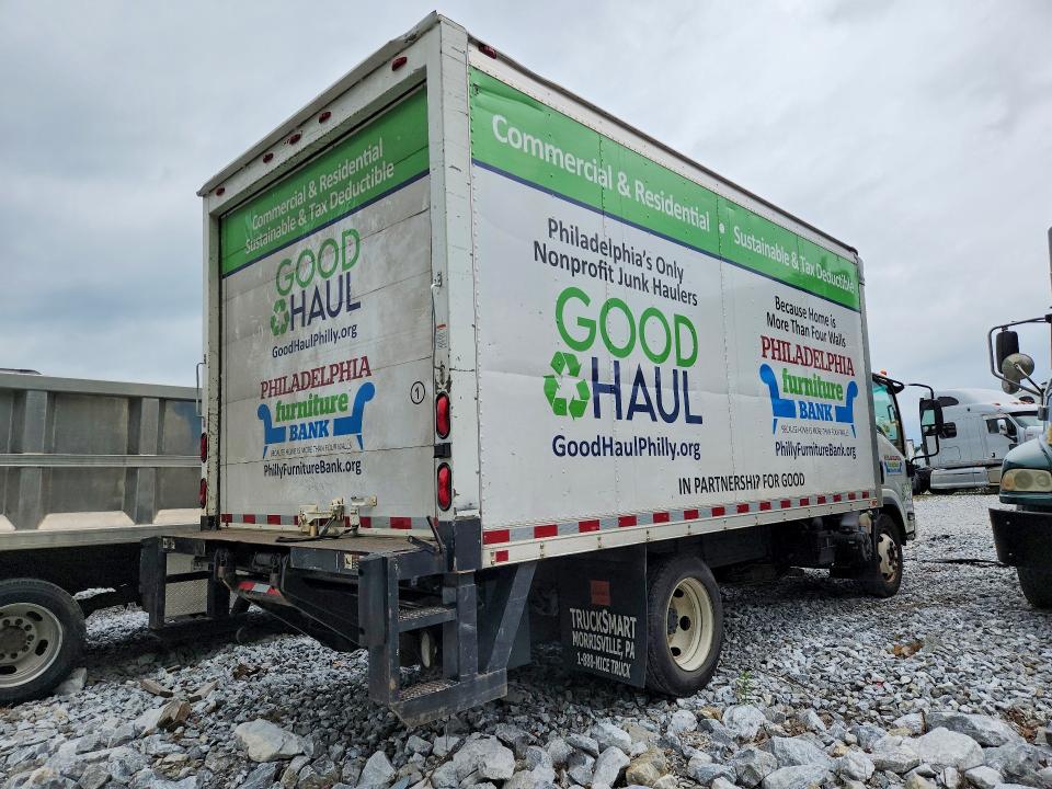 2015 Isuzu Npr VIN 54DC4W1C1FS807133 COPART salvage auction — MINOR DENT/SCRATCHES, PA - CERT OF TITLE, sold $7,700 on 2026-09-08 (photo 3)