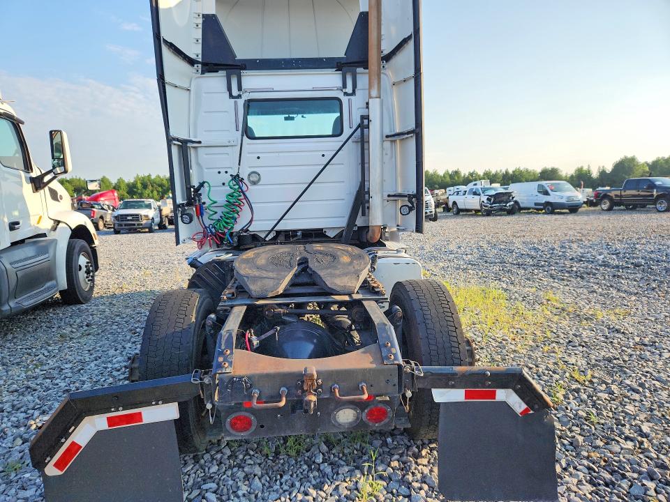 2017 Volvo VIN 4V4N39TGXHN977448 COPART salvage auction — NORMAL WEAR, In - Certificate Of Title, sold $5,000 on 2026-08-18 (photo 6)