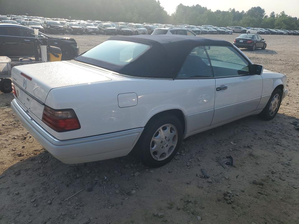 1995 Mercedes-benz E-class VIN WDBEA66E1SC282772 COPART salvage auction — MINOR DENT/SCRATCHES, MA - CERTIFICATE OF TITLE (P), sold $8,100 on 2026-08-13 (photo 3)