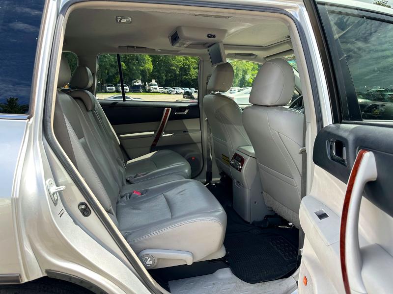 2012 Toyota Highlander VIN JTEDC3EH8C2007226 COPART salvage auction — MINOR DENT/SCRATCHES, Ny - Certificate Of Title (P), sold $8,000 on 2026-08-21 (photo 6)