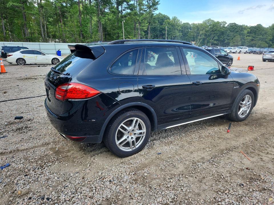 2013 Porsche Cayenne VIN WP1AE2A2XDLA15710 COPART salvage auction — MINOR DENT/SCRATCHES, Nc - Dealer Only Clean Title, sold $1,900 on 2026-08-28 (photo 3)