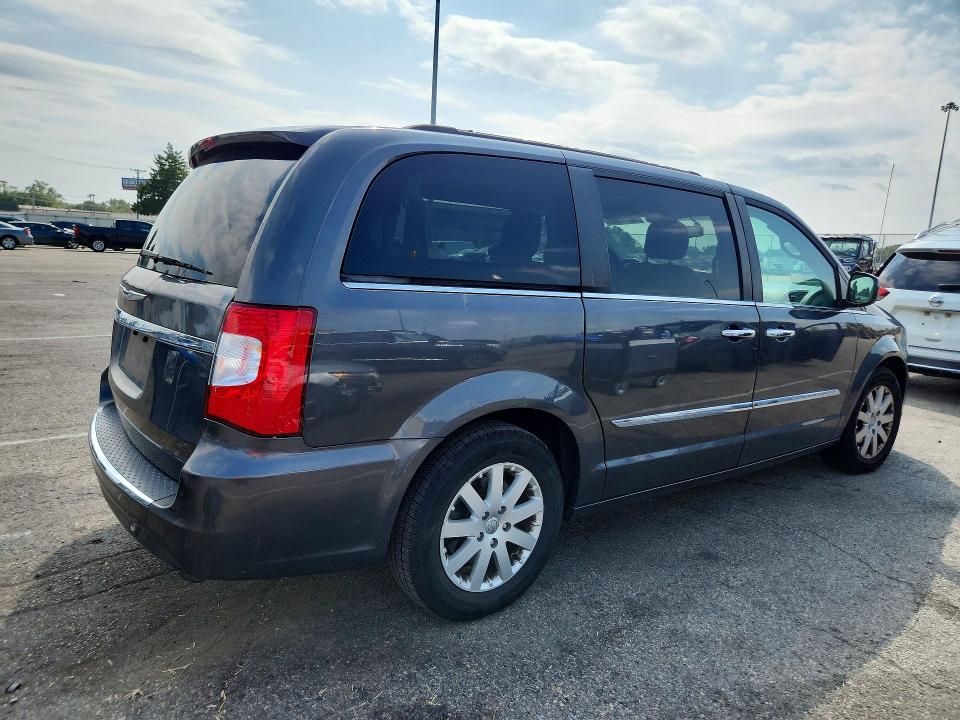 2016 Chrysler Voyager VIN 2C4RC1BG4GR247052 COPART salvage auction — MINOR DENT/SCRATCHES, OH - CERTIFICATE OF TITLE, sold $900 on 2026-09-08 (photo 3)