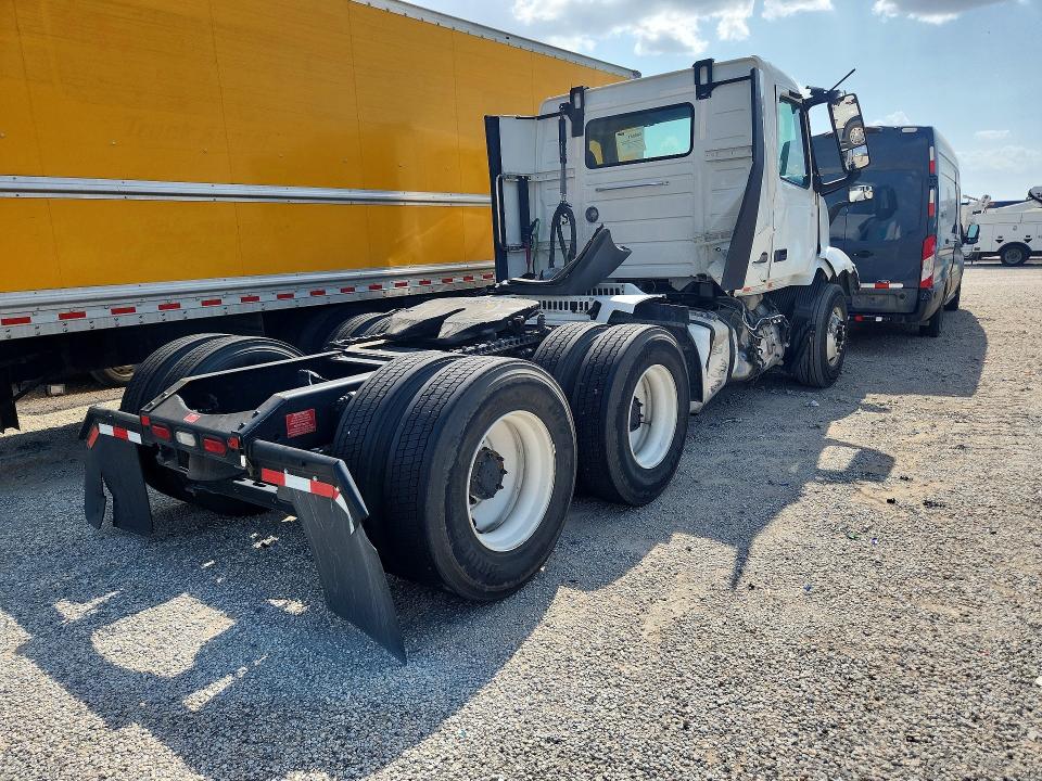 2025 Volvo VIN 4V4NC9EH6SN671327 COPART salvage auction — FRONT END, Az - Cert Of Title - Salvage, sold $22,300 on 2026-08-13 (photo 3)