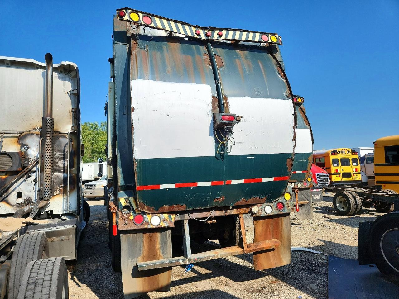 2007 Mack Le613 VIN 1M2AC08CX7M014450 COPART salvage auction — Stripped, FL - CERTIFICATE OF DESTRUCTION, sold $450 on 2026-09-15 (photo 2)