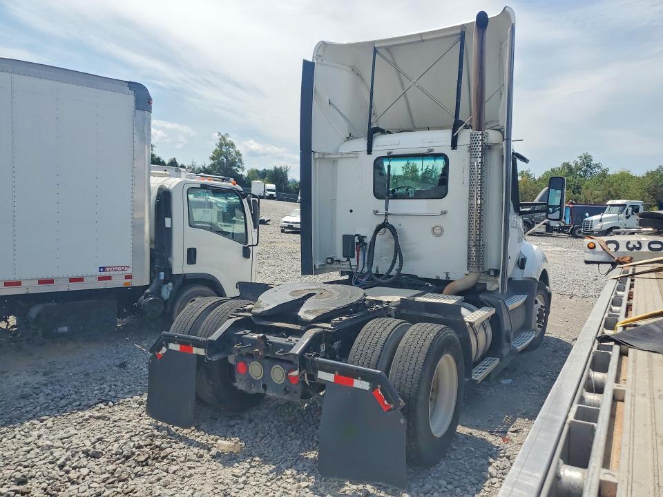 2020 Kenworth T680 VIN 1XKYA48X2LJ404686 COPART salvage auction — MINOR DENT/SCRATCHES, IN - CERTIFICATE OF TITLE, sold $10,200 on 2026-09-08 (photo 3)