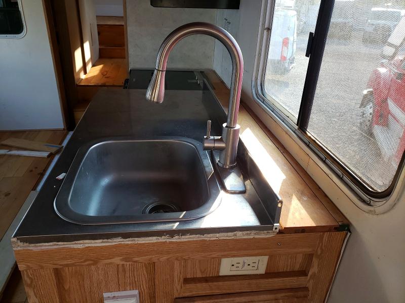 2004 Thor Jazz VIN 4XTFS27274C447502 COPART salvage auction — WATER/FLOOD, CA - CERTIFICATE OF TITLE, sold $30 on 2026-09-29 (photo 9)