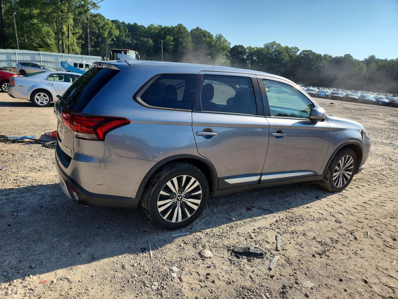 2019 Mitsubishi Outlander VIN JA4AD3A32KZ008628 COPART salvage auction — Front End, VA - DEALER ONLY CLEAN TITLE, sold $3,150 on 2026-09-11 (photo 3)
