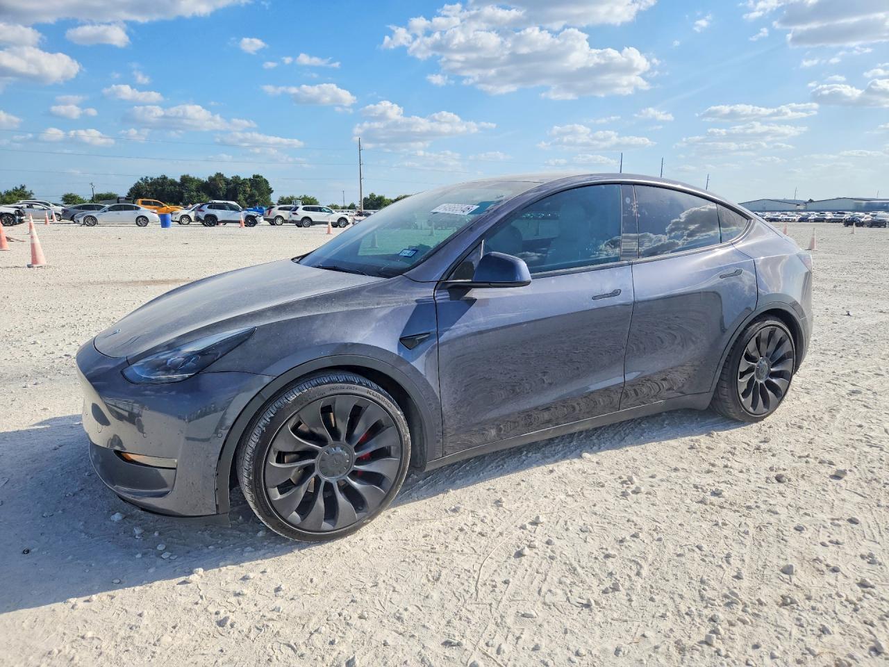 2021 Tesla Model Y VIN 5YJYGDEF5MF211768 — COPART salvage auction photo