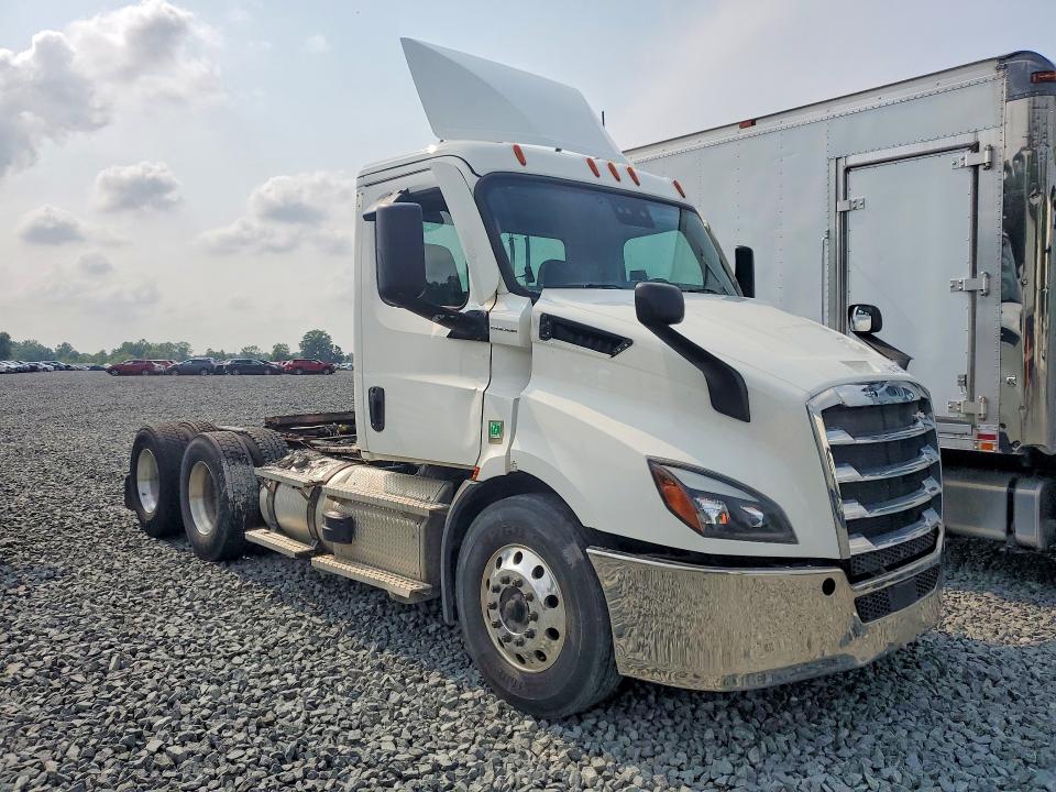2022 Freightliner Cascadia VIN 3AKJHTDV5NSNP0213 COPART salvage auction — BURN, AZ - CERT OF TITLE - SALVAGE, sold $9,300 on 2026-08-27 (photo 4)