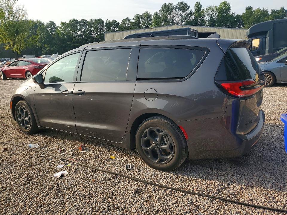 2021 Chrysler Pacifica VIN 2C4RC1L78MR586889 COPART salvage auction — MINOR DENT/SCRATCHES, Nc - Dealer Only Clean Title (P), sold $8,300 on 2026-08-21 (photo 2)