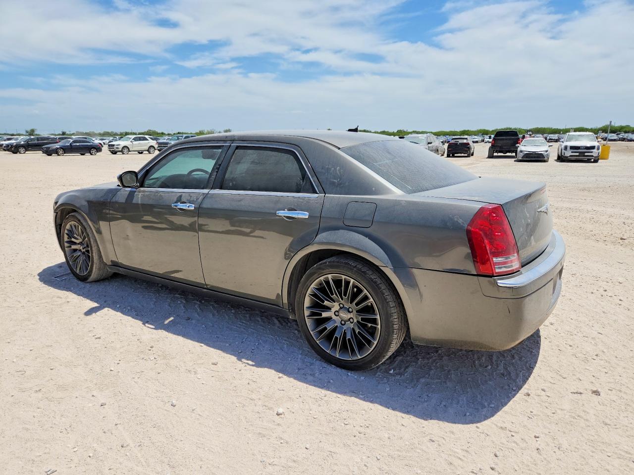 2008 Chrysler 300 VIN 2C3KA63H88H219875 COPART salvage auction — Minor Dent/Scratches, TX - BONDED TITLE - CLEAN, sold $650 on 2026-09-11 (photo 2)