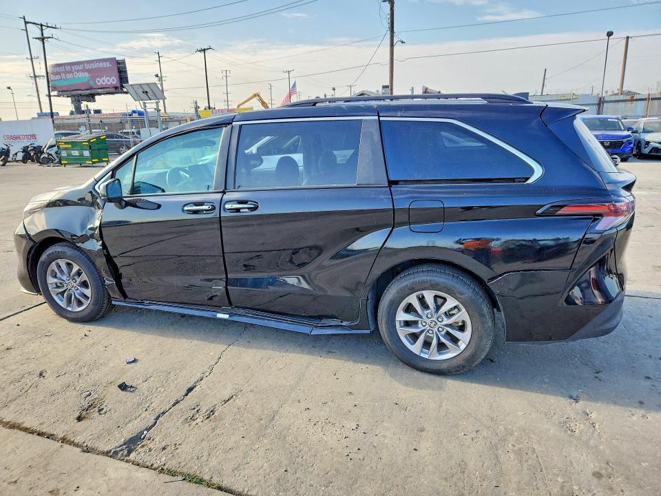 2024 Toyota Sienna VIN 5TDYRKEC9RS215586 COPART salvage auction — ROLLOVER, Salvage Title, sold $15,700 on 2026-08-20 (photo 2)