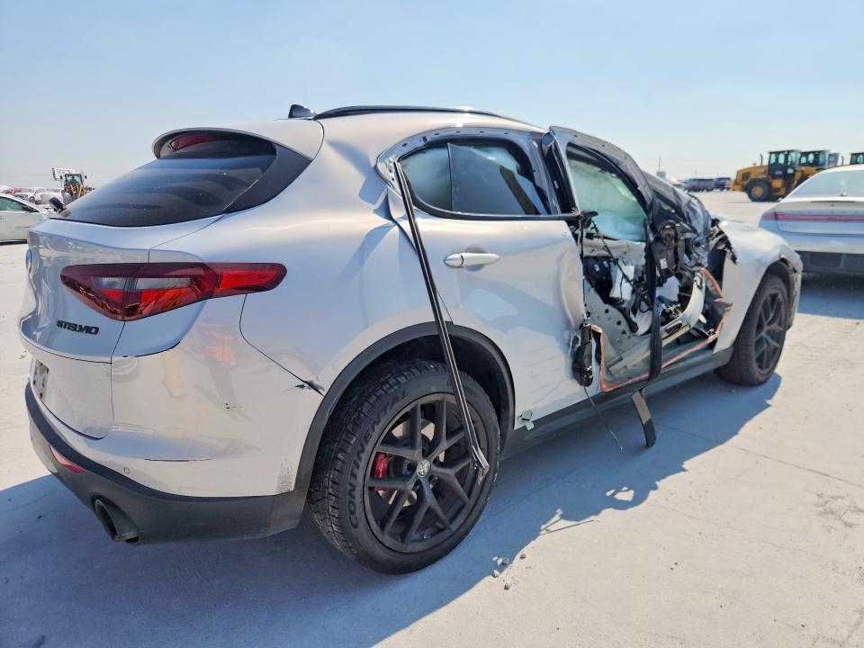2020 Alfa romeo Stelvio VIN ZASPAKAN8L7C89410 COPART salvage auction — SIDE, Tx - Salvage Vehicle Title, sold $1,100 on 2026-08-25 (photo 3)
