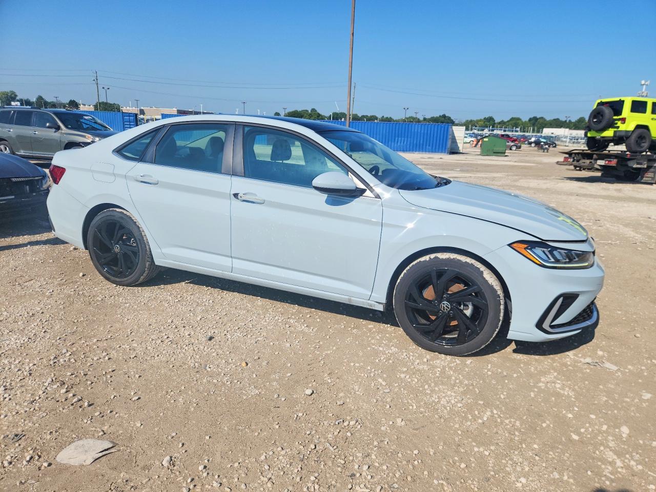 2025 Volkswagen Jetta VIN 3VW7X7BU5SM042552 COPART salvage auction — Side, C1 - Clean Title, sold $8,500 on 2026-09-01 (photo 4)
