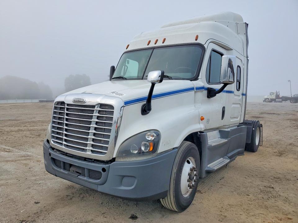 2016 Freightliner Cascadia 125 VIN 1FUBGLDVXGLHB4181 COPART salvage auction — MECHANICAL, FL - CERTIFICATE OF TITLE, sold $1,300 on 2026-09-25 (photo 1)