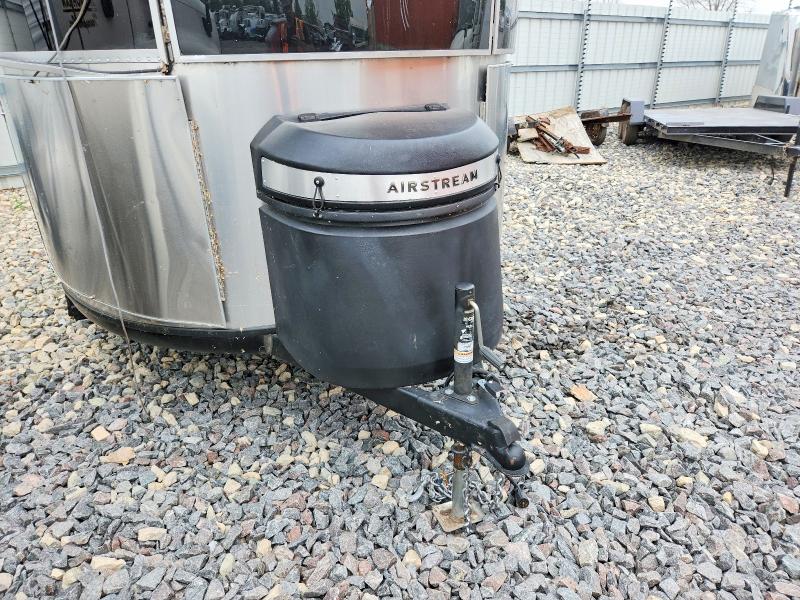 2022 Airstream Base camp VIN 1SMG4DD23NJ207406 COPART salvage auction — SIDE, WI - CERT OF TITLE-CLAIM PAID, sold $6,700 on 2026-10-08 (photo 8)