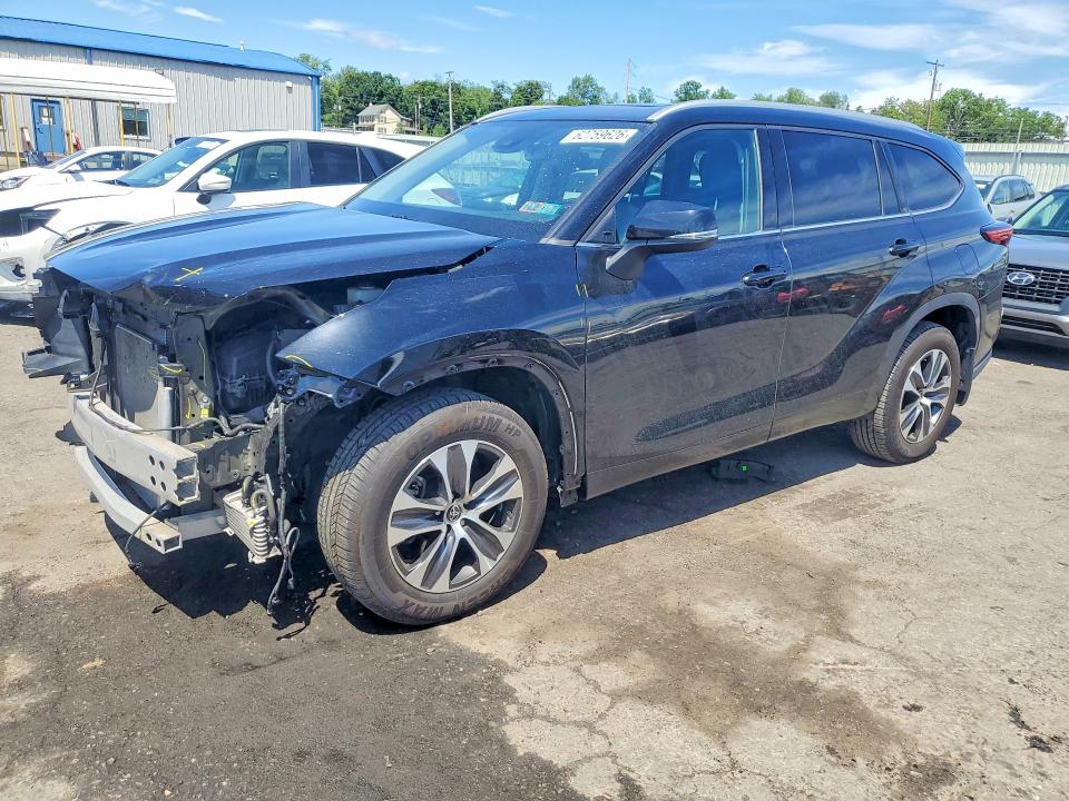 2022 Toyota Highlander VIN 5TDGZRBH9NS192437 — COPART salvage auction photo
