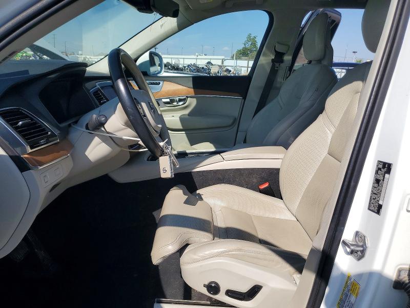 2016 Volvo Xc90 VIN YV4A22PL0G1048237 COPART salvage auction — MINOR DENT/SCRATCHES, Salvage Title, sold $1,950 on 2026-09-10 (photo 7)