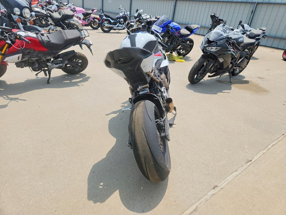 2022 BMW S 1000 VIN WB10E2300N6G05858 COPART salvage auction — ALL OVER, TX - SALVAGE VEHICLE TITLE, sold $6,100 on 2026-08-20 (photo 4)