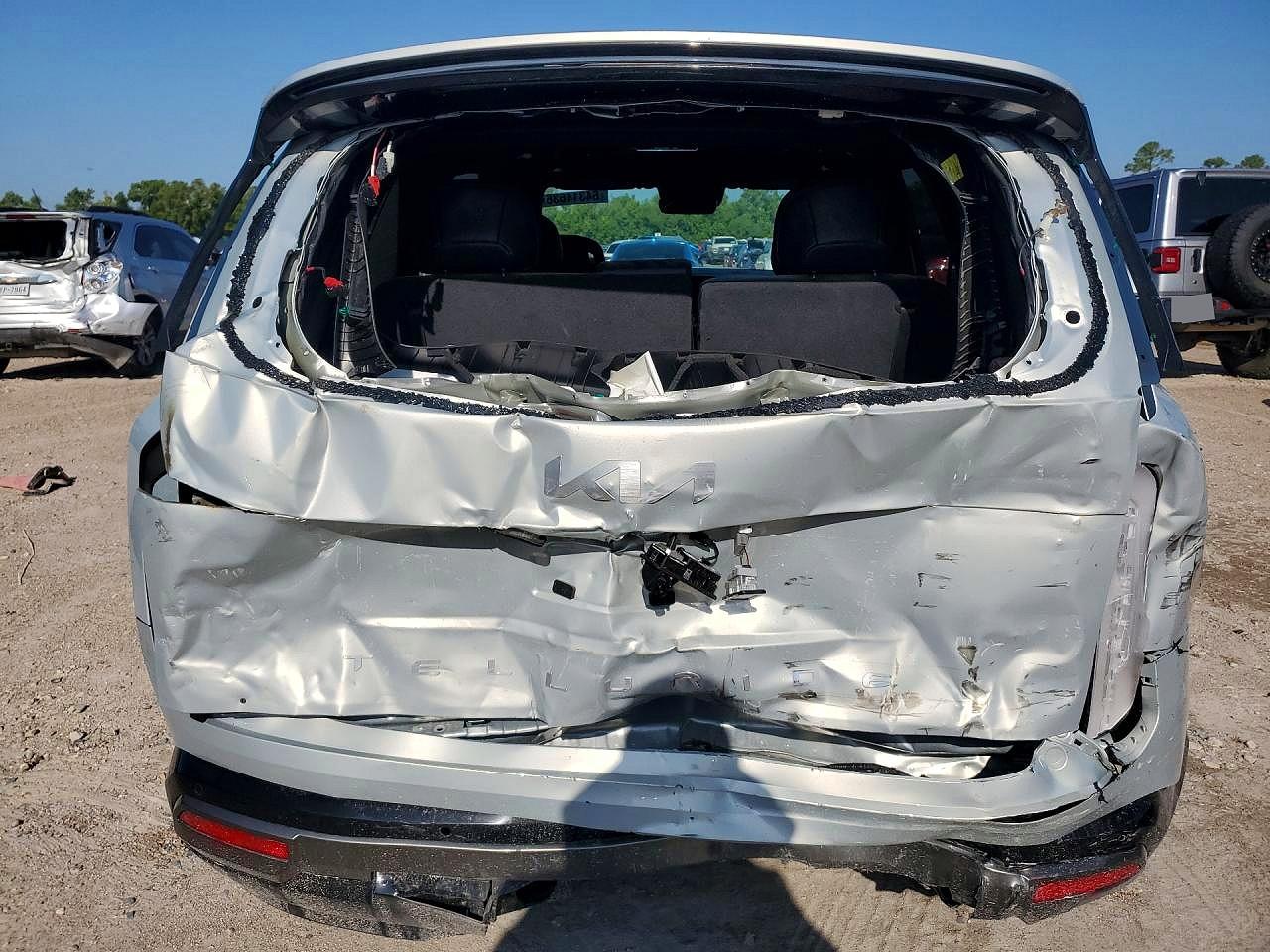 2027 Kia Telluride VIN 5XYPD5S13VG021092 COPART salvage auction — Rear End, TX - SALVAGE VEHICLE TITLE, sold $22,500 on 2026-09-04 (photo 6)