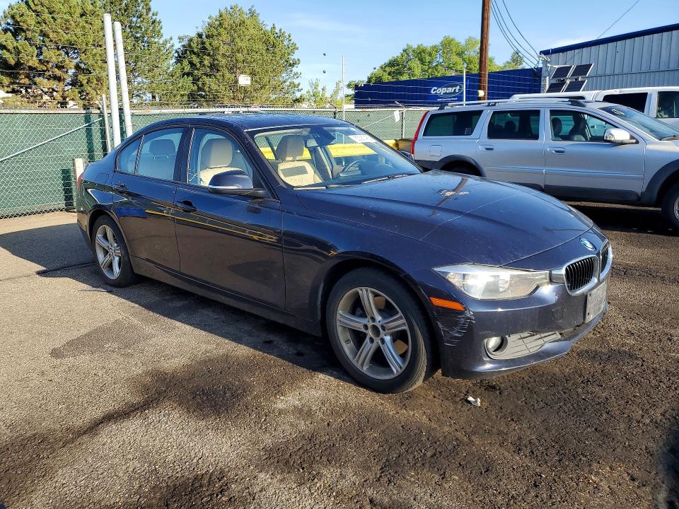 2014 BMW 3er VIN WBA3C3C54EP662835 COPART salvage auction — MECHANICAL, Co - Dis/Dlr/Exp Only Clean Title, sold $1,600 on 2026-08-18 (photo 4)