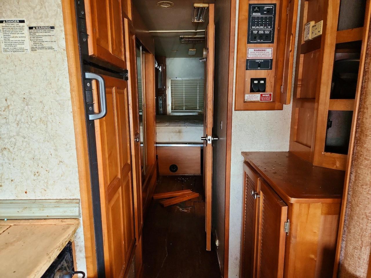 2005 Gulf Stream Unknown VIN 5B4MP67G453411111 COPART salvage auction — Side, TX - CERTIFICATE OF TITLE, sold $700 on 2026-09-29 (photo 6)