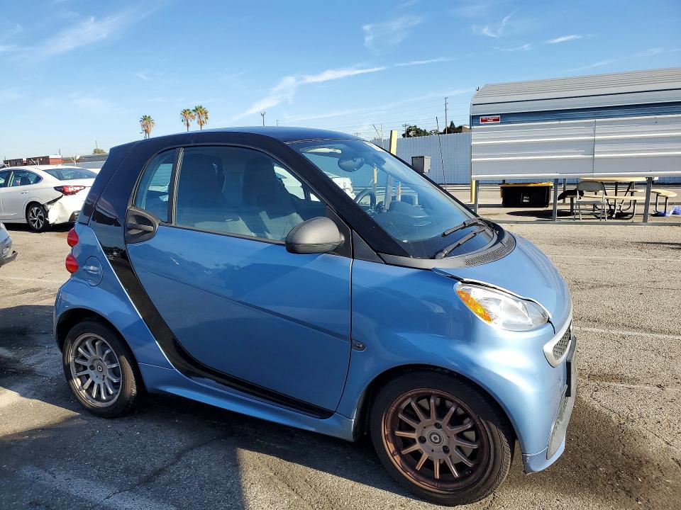 2014 Smart VIN WMEEJ3BA2EK756839 COPART salvage auction — REAR END, CA - SALVAGE CERTIFICATE, sold $800 on 2026-09-04 (photo 4)
