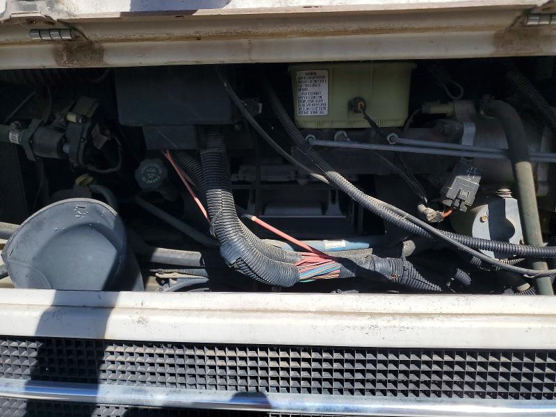 2002 Damon Challenger VIN 5B4MP67G923342069 COPART salvage auction — HAIL, CO - CERTIFICATE OF TITLE, sold $2,600 on 2026-10-06 (photo 7)
