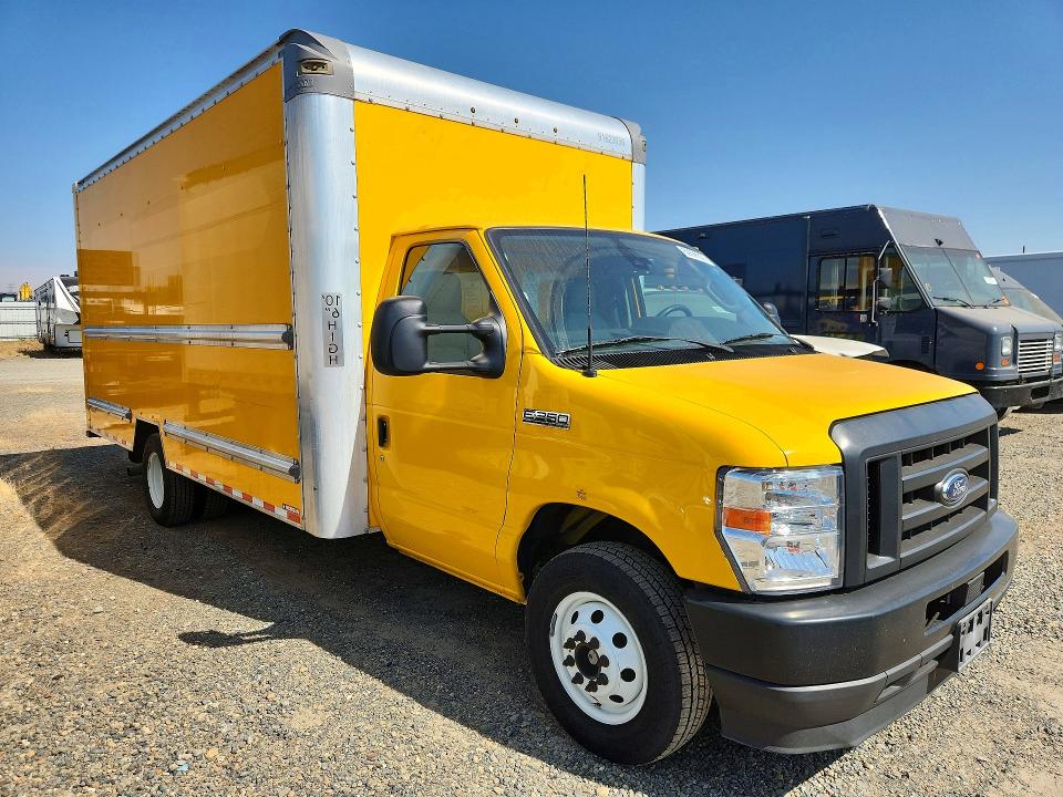2023 Ford Econoline VIN 1FDWE3FN1PDD03500 COPART salvage auction — NORMAL WEAR, IN - DIS/DLR/EXP ONLY CLEAN TITLE, sold $10,200 on 2026-08-20 (photo 4)
