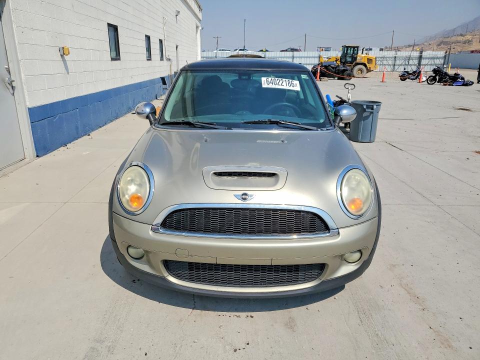 2009 Mini Cooper VIN WMWMF73569TT94340 COPART salvage auction — MECHANICAL, UT - CERTIFICATE OF TITLE, sold $150 on 2026-08-17 (photo 5)