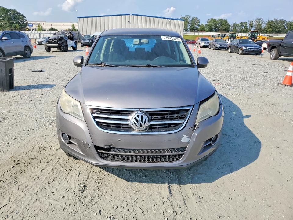2010 Volkswagen Tiguan VIN WVGAV7AXXAW511610 COPART salvage auction — SIDE, Ky - Red Rebuilt Salvage Branded, sold $300 on 2026-08-17 (photo 5)