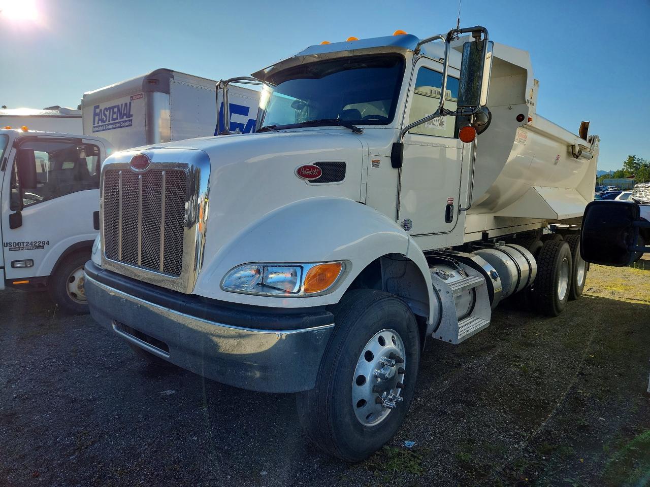 2019 Peterbilt 348 VIN 2NP3LJ9X8KM272613 — COPART salvage auction photo