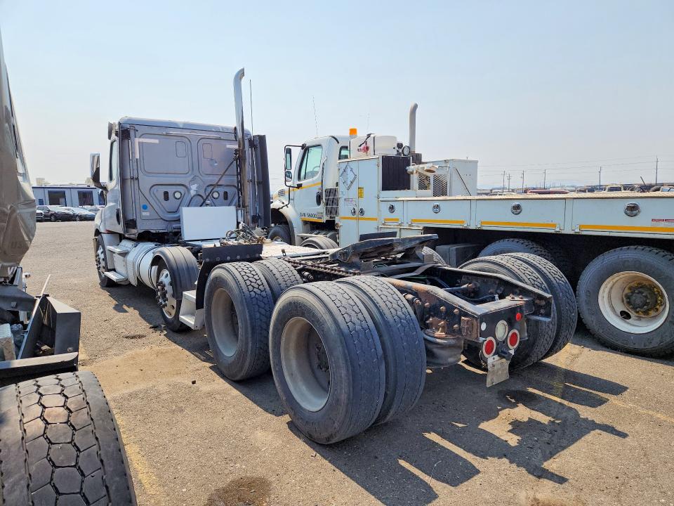2018 Freightliner All other VIN 3AKNHLDRXJSJU2569 COPART salvage auction — MECHANICAL, WA - VEHICLE CERT OF OWNERSHIP-TITL, sold $10,000 on 2026-09-11 (photo 2)