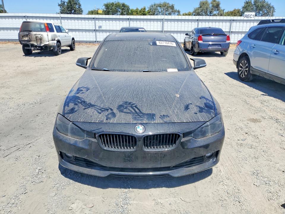 2012 BMW 3 series VIN WBA3C1C56CF431975 COPART salvage auction — NORMAL WEAR, CA - DIS/DLR/EXP ONLY CLEAN TITLE (P), sold $525 on 2026-08-06 (photo 5)