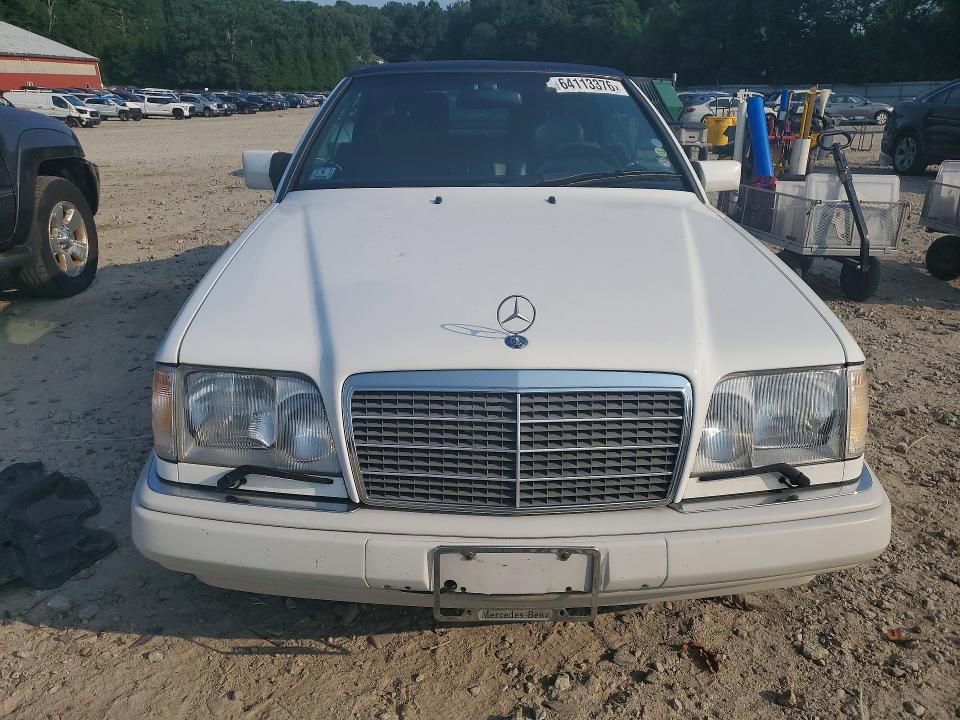 1995 Mercedes-benz E-class VIN WDBEA66E1SC282772 COPART salvage auction — MINOR DENT/SCRATCHES, MA - CERTIFICATE OF TITLE (P), sold $8,100 on 2026-08-13 (photo 5)