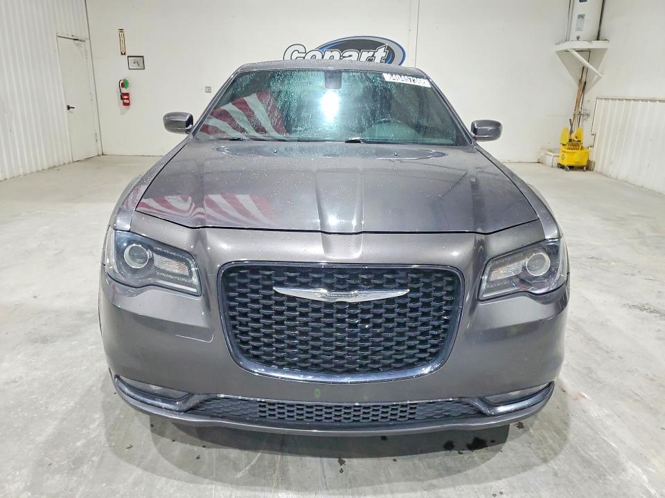 2019 Chrysler 300 VIN 2C3CCAGG7KH698462 COPART salvage auction — MINOR DENT/SCRATCHES, OK - CERTIFICATE OF TITLE (P), sold $9,000 on 2026-08-13 (photo 5)
