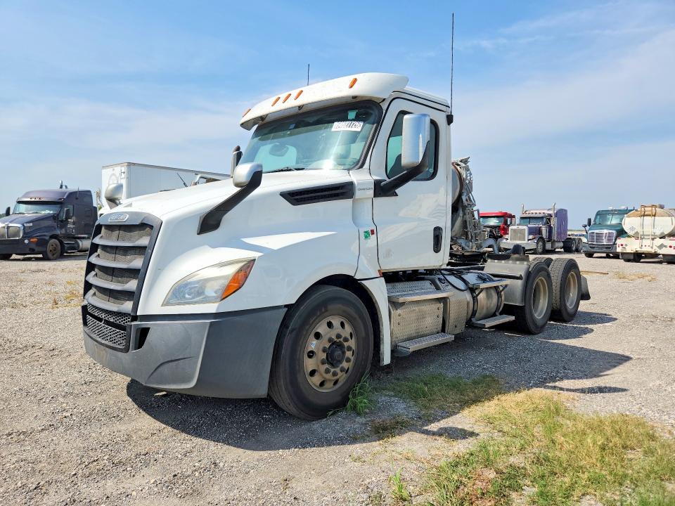 2019 Freightliner Cascadia 126 VIN 3AKJHLDV3KSKJ2913 — COPART salvage auction photo