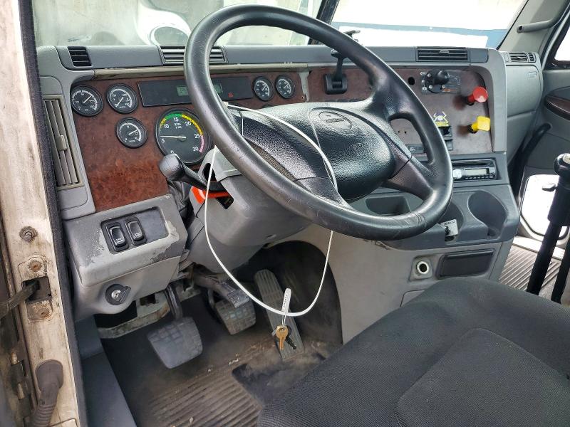2009 Freightliner Conventional VIN 1FUJBBCK89LAF5242 COPART salvage auction — NORMAL WEAR, TN - CERTIFICATE OF TITLE, sold $2,050 on 2026-09-01 (photo 8)