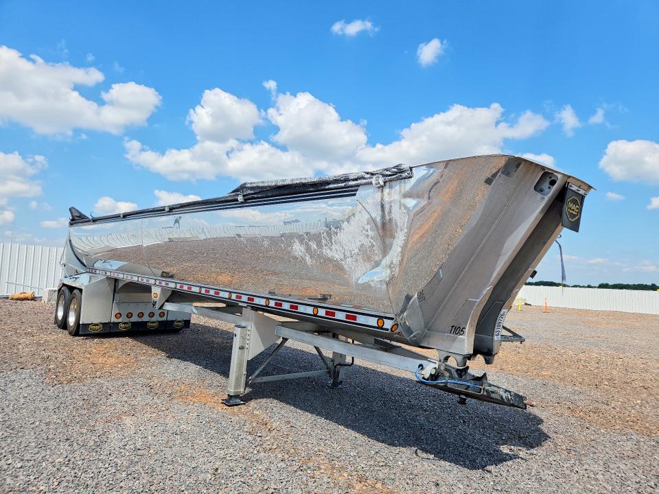 2026 Mac Trailers VIN 5MADB4024TW087245 COPART salvage auction — ROLLOVER, MO - SALVAGE CERTIFICATE OF TITLE, sold $11,500 on 2026-08-27 (photo 4)