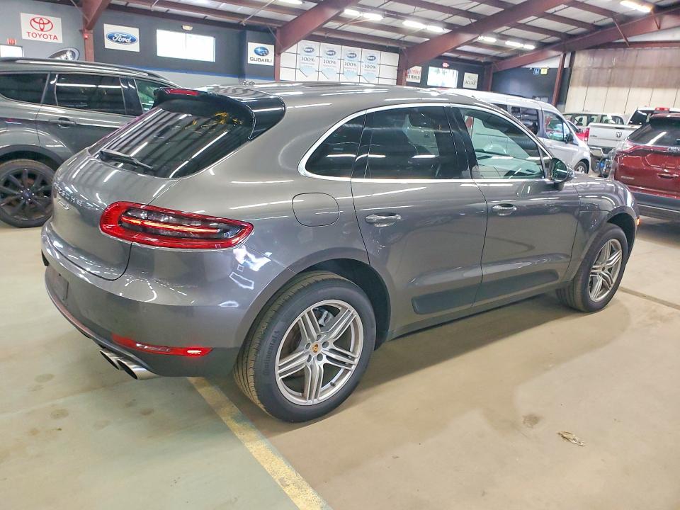 2016 Porsche Macan VIN WP1AB2A58GLB47520 COPART salvage auction — MINOR DENT/SCRATCHES, MA - CERT OF TITLE-SALVAGE (P), sold $750 on 2026-08-06 (photo 3)