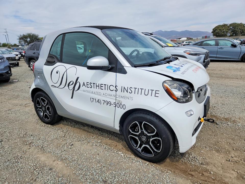 2019 Smart Fortwo VIN WMEFJ9BA9KK367442 COPART salvage auction — MINOR DENT/SCRATCHES, CA - DIS/DLR/EXP ONLY CLEAN TITLE, sold $1,100 on 2026-09-22 (photo 4)