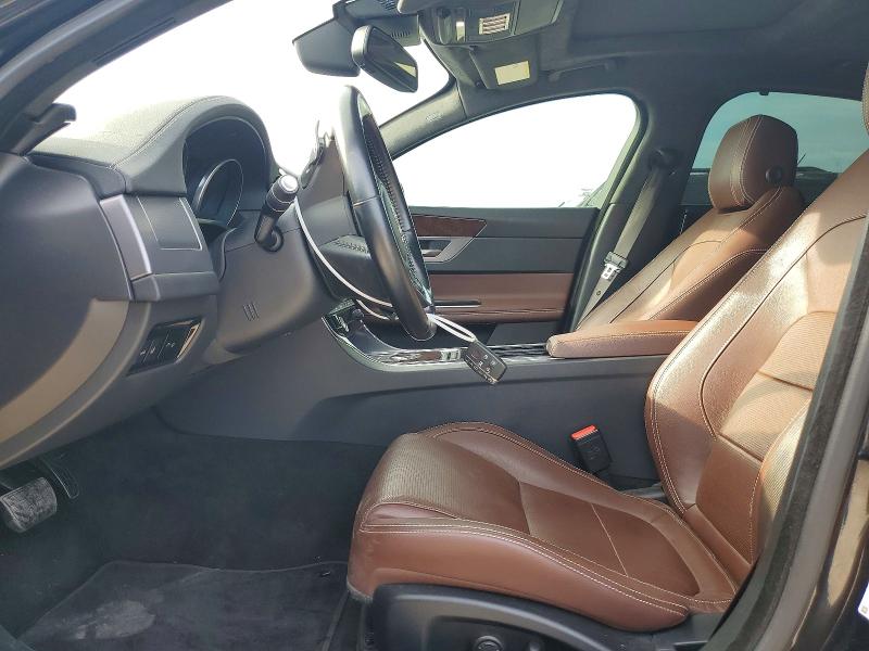 2017 Jaguar Xf VIN SAJBL4BN8HCY43875 COPART salvage auction — MINOR DENT/SCRATCHES, Tx - Cert Of Title-Rebuilt Salvage, sold $700 on 2026-09-04 (photo 7)