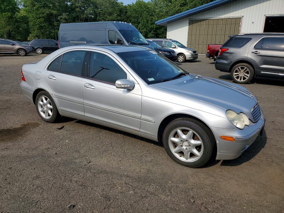 2001 Mercedes-benz C class VIN WDBRF61J21F131458 COPART salvage auction — MINOR DENT/SCRATCHES, NY - CERTIFICATE OF TITLE, sold $500 on 2026-08-17 (photo 4)