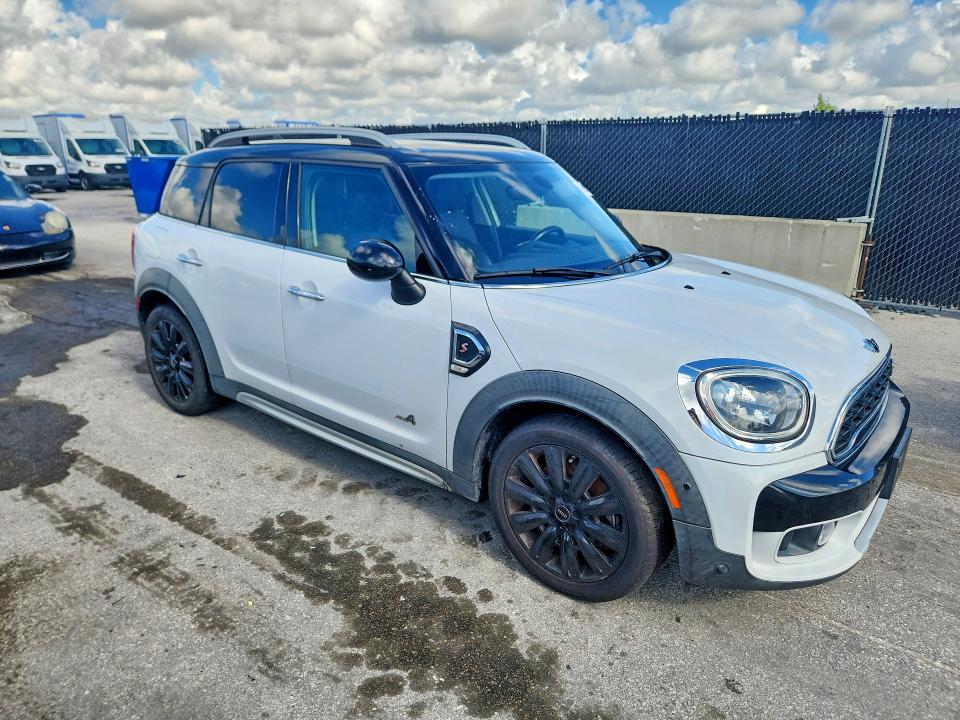 2017 Mini Cooper VIN WMZYT5C34H3D78977 COPART salvage auction — MINOR DENT/SCRATCHES, AL - CERTIFICATE OF TITLE, sold $4,800 on 2026-09-22 (photo 4)